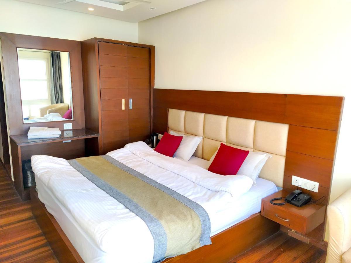 Hotel Samrat, Масурі Екстер'єр фото